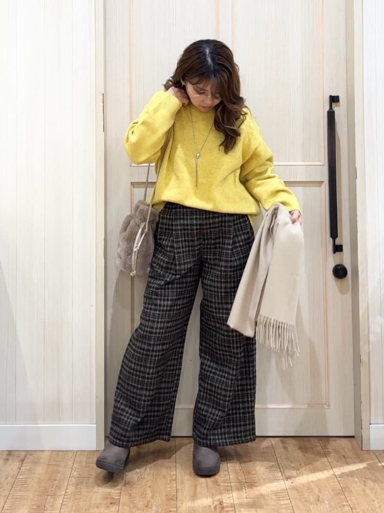Y O k Oさんの「SHOO･LA･RUE｜【あったか/S-LL】脚のラインをきれいに魅せる チェック柄ワイドパンツ」を使ったコーディネート