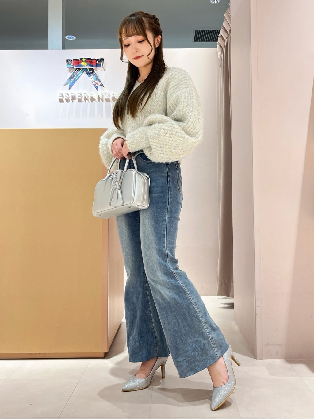 このかさんの「ESPERANZA｜◆【12時間パンプス】約8.5㎝／ラメ素材　歩きやすくて疲れにくい」を使ったコーディネート