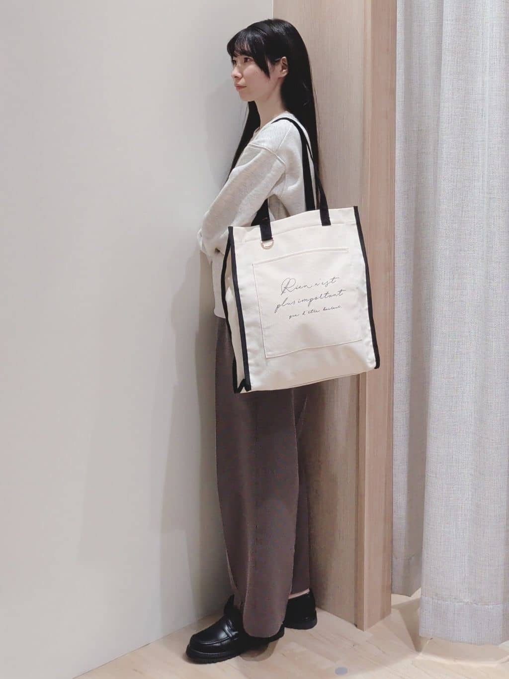 Yuiさんの「grove｜プレッピーロゴ裏起毛スウェット」を使ったコーディネート