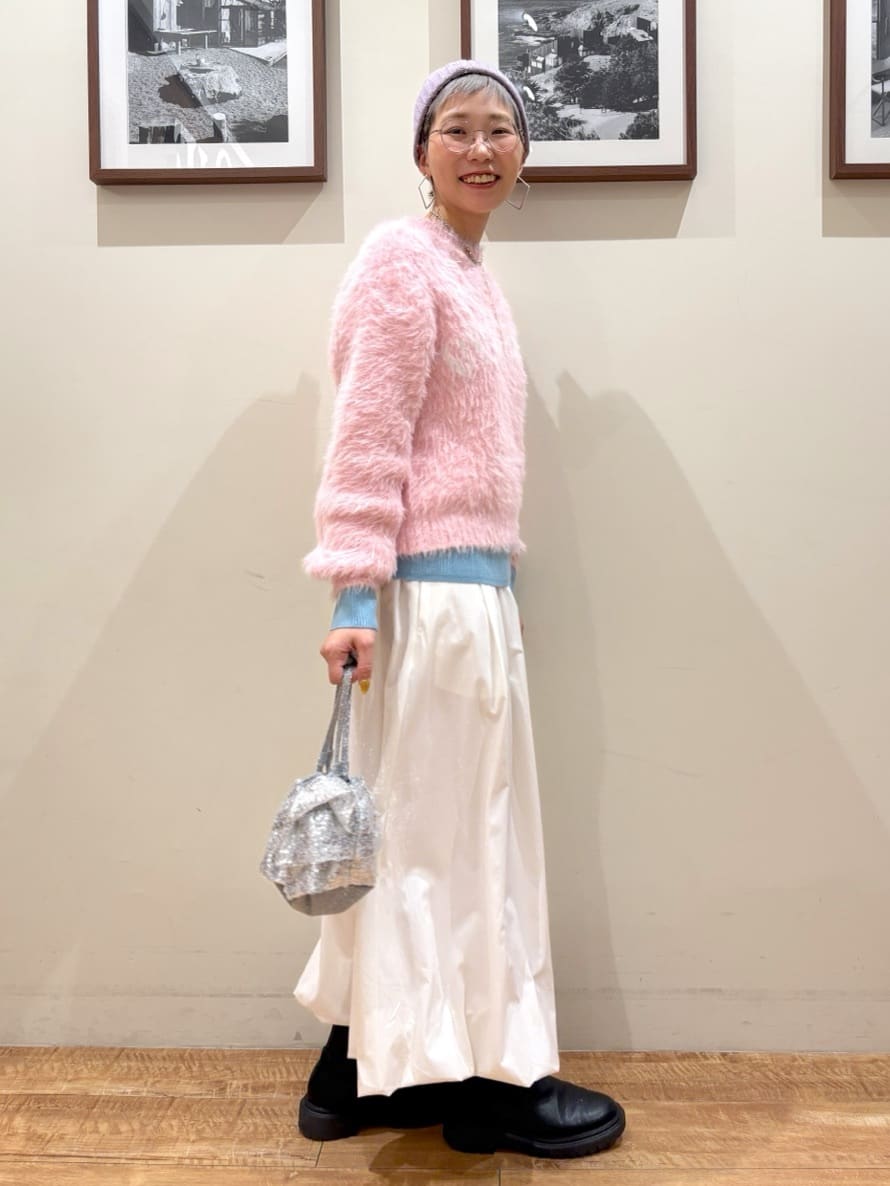 Ayumiさんの「SHOO･LA･RUE｜ふんわり柔らか ロゴフェザーニット」を使ったコーディネート