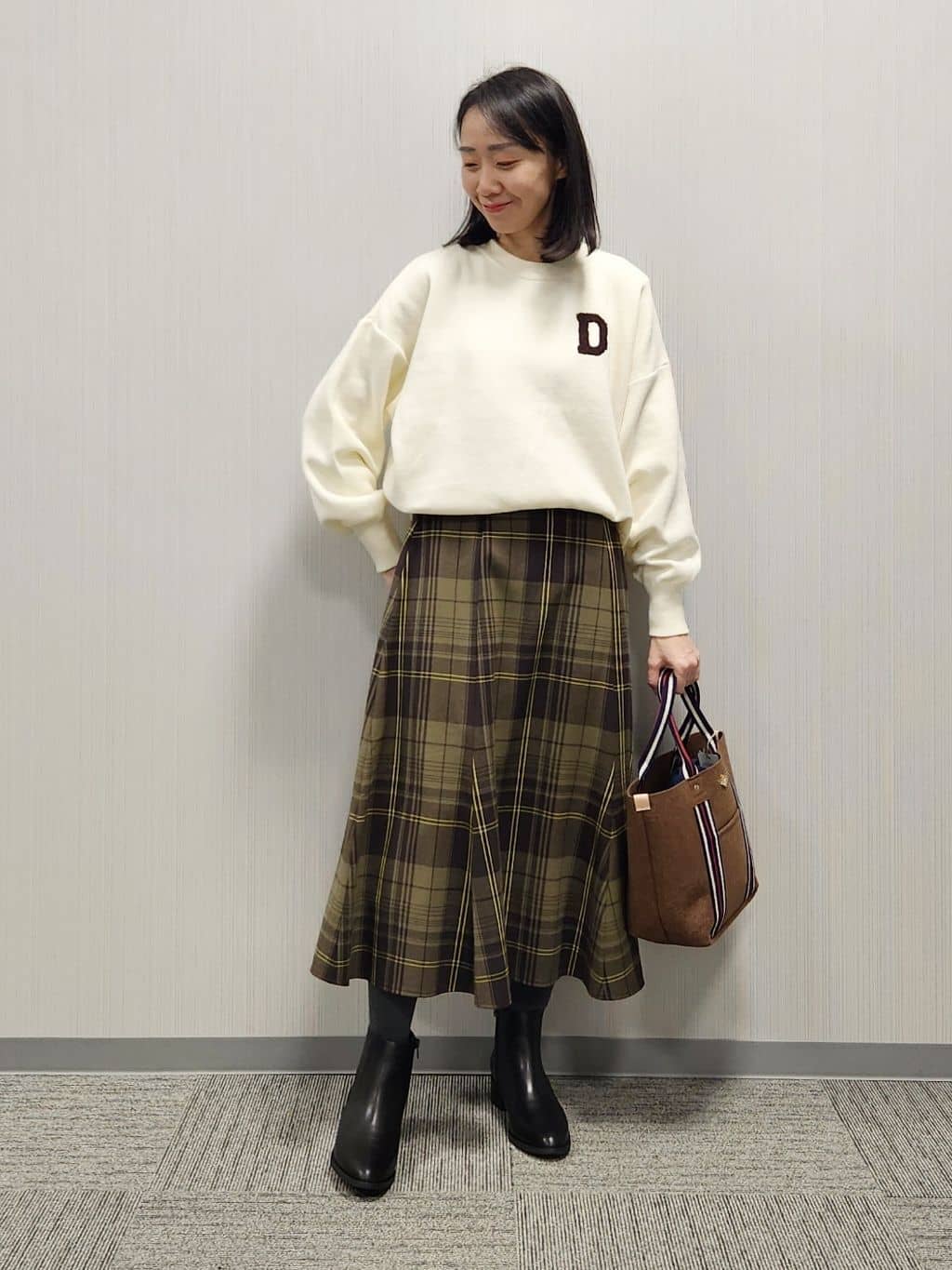 naraさんの「Dessin｜【洗える】Dサガラ刺繍ワッペン付きニット」を使ったコーディネート