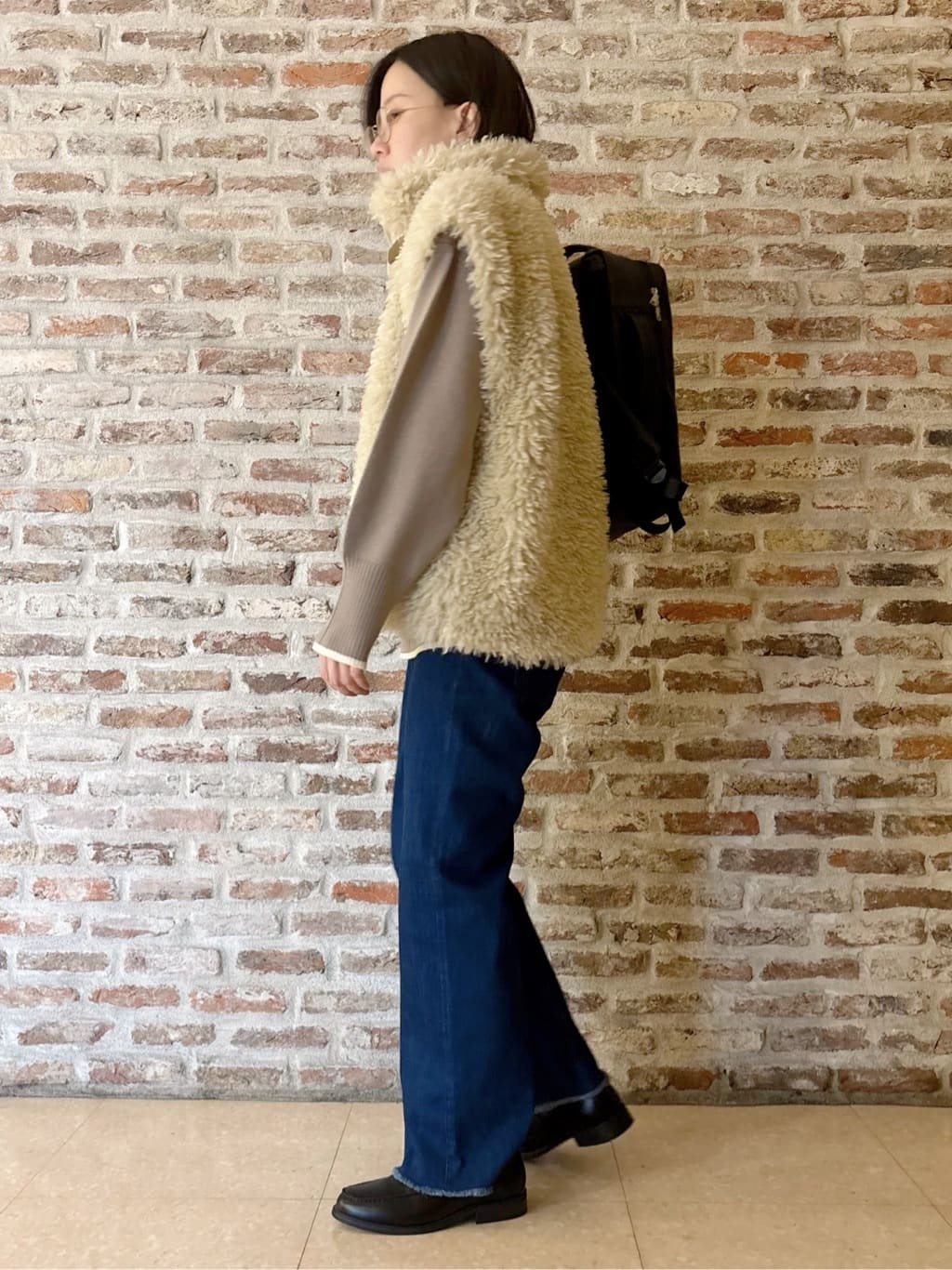 しばさんの「THE SHOP TK｜プラスするだけでこなれ見え ボアベスト」を使ったコーディネート