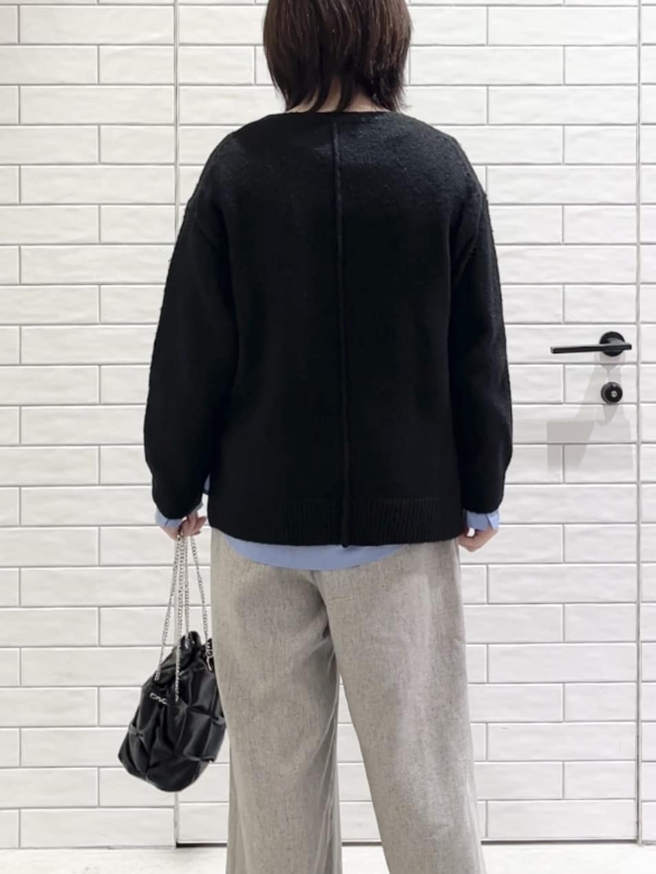 しおりさんの「OPAQUE.CLIP｜リラクシークルーネックニット【洗濯機OK】」を使ったコーディネート
