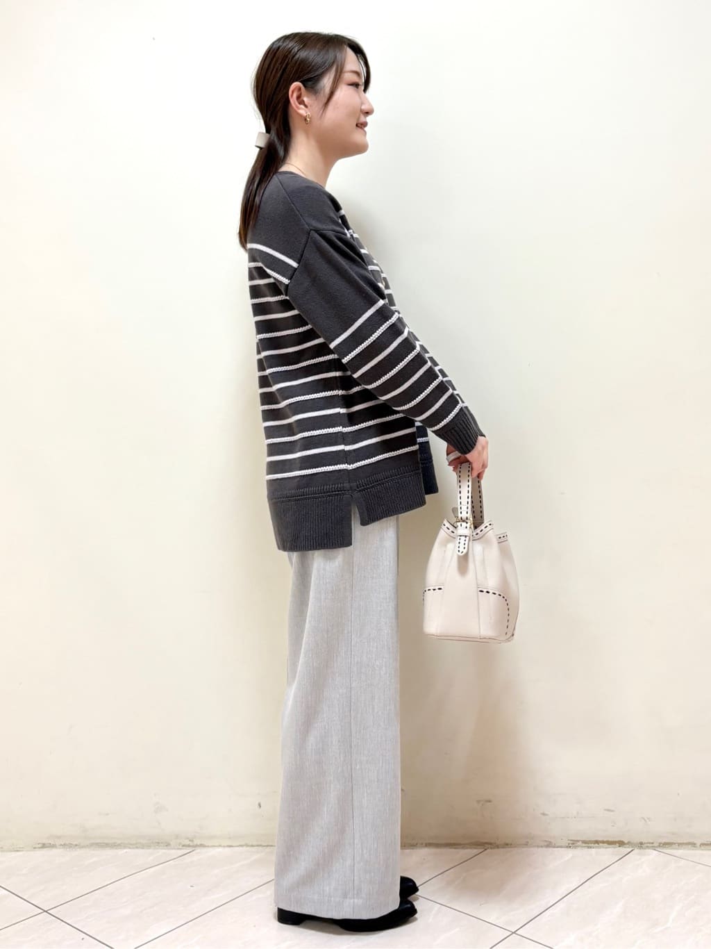 mikiさんの「Reflect｜【ウエスト総ゴム】ワイドストレートパンツ」を使ったコーディネート