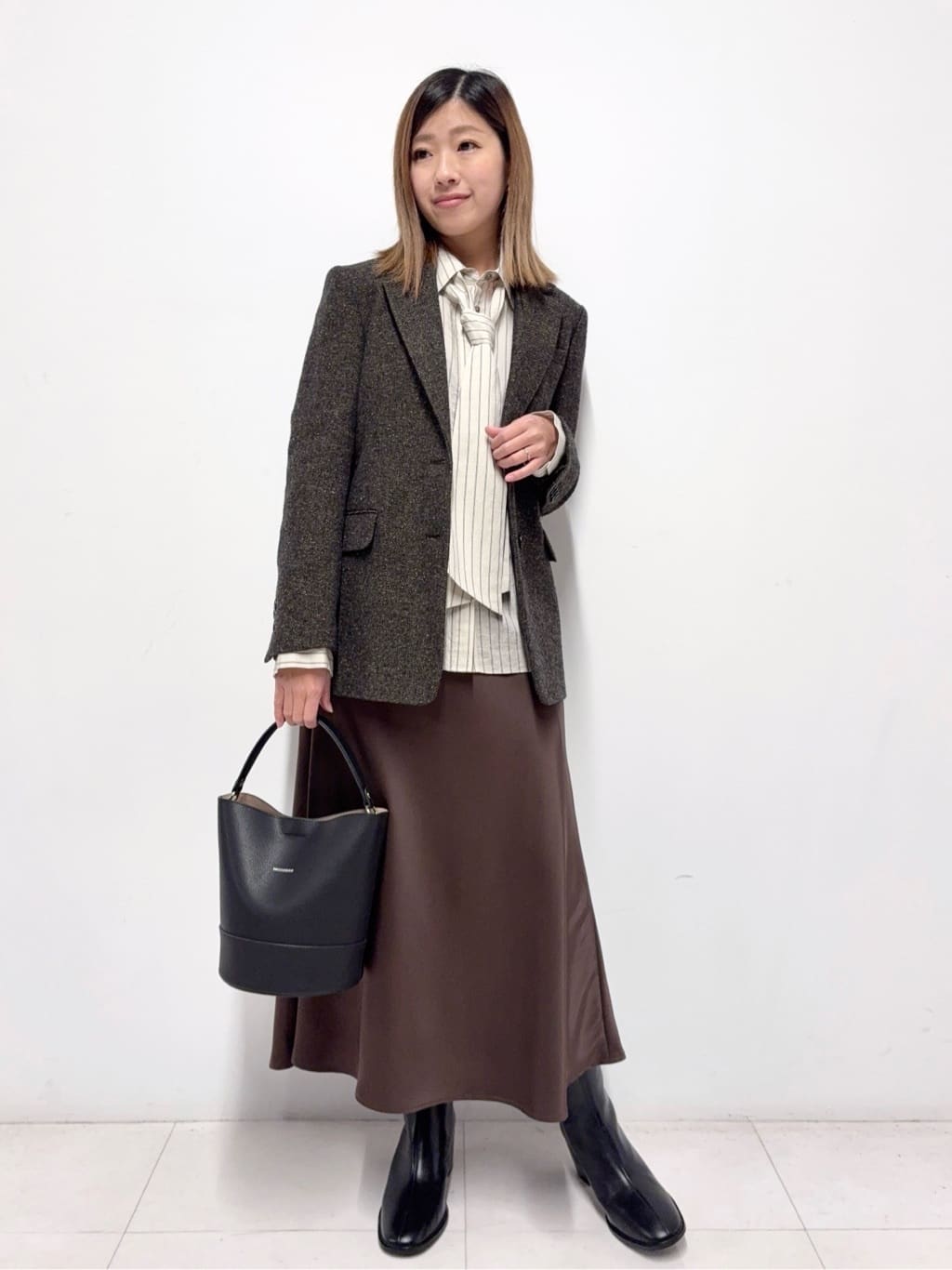 Nishijimaさんの「DRESSTERIOR｜ストレッチヴィンテージサテンナロースカート」を使ったコーディネート