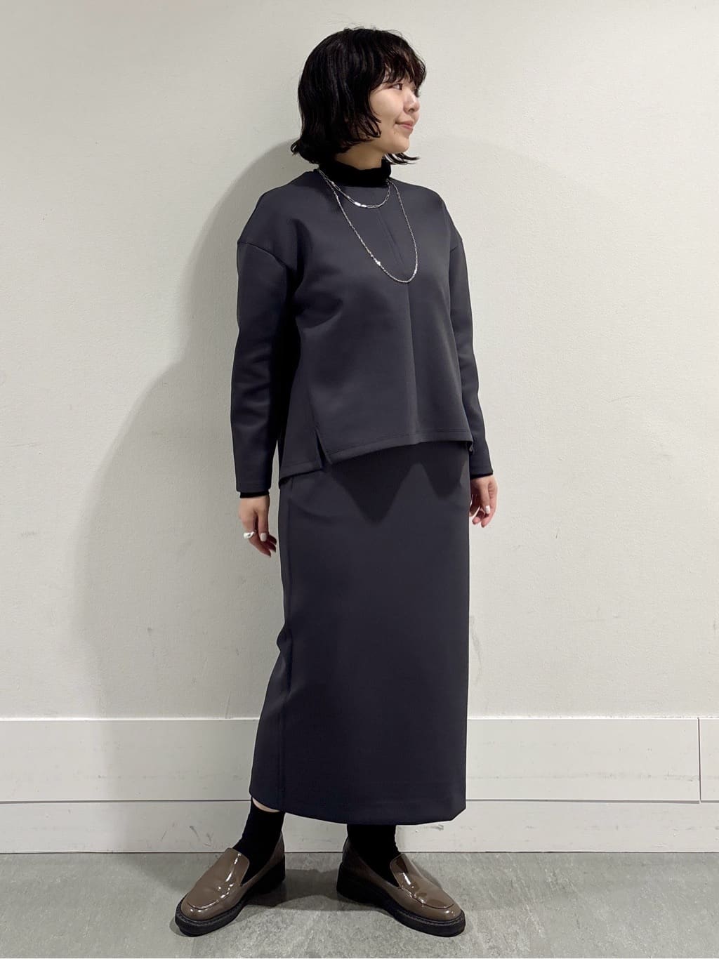 モエカさんの「UNTITLED｜【セットアップ可/洗える】ダンボールジャージ プルオーバー」を使ったコーディネート