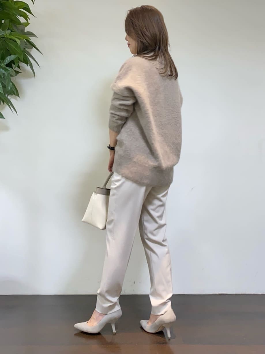 tomoさんの「UNTITLED｜【大人な品格/ふわふわニット】フォックスカシミヤ コクーンニット」を使ったコーディネート
