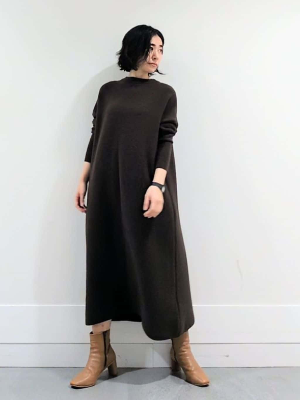 ミズタさんの「UNTITLED｜【ロング丈/ゆったりシルエット】テントライン ニットワンピース」を使ったコーディネート