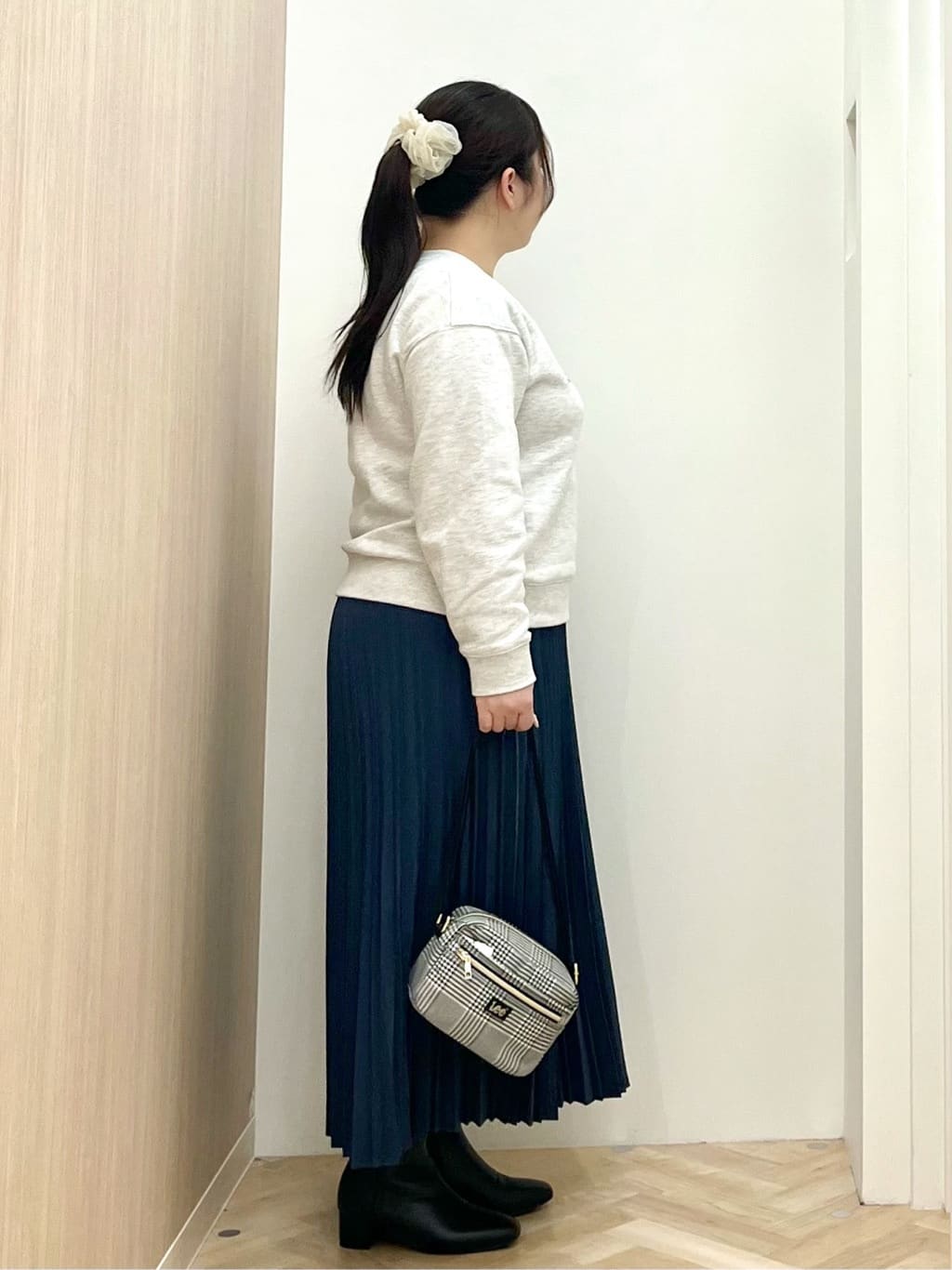 akariさんの「grove｜プレッピーロゴ裏起毛スウェット」を使ったコーディネート