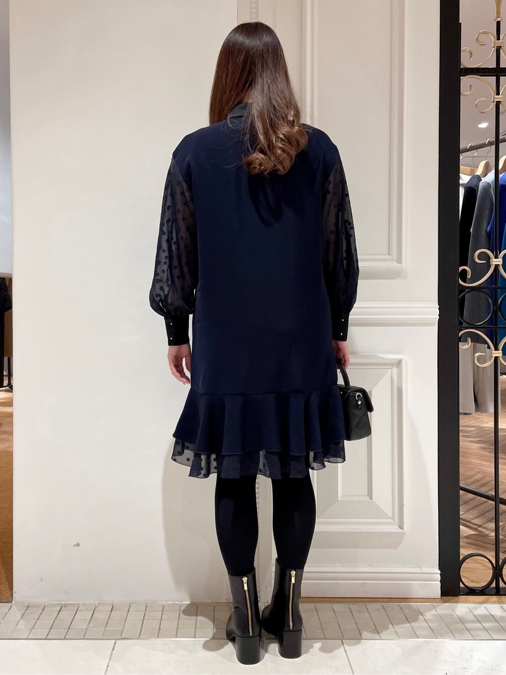 minowaさんの「DRESSTERIOR｜◆【ウォッシャブル】ダブルクロスボリュームスリーブミニワンピース」を使ったコーディネート