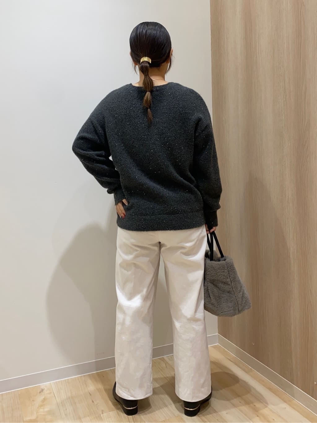 HANAさんの「grove｜【あったか裏起毛】デニムライクストレートワイドパンツ」を使ったコーディネート