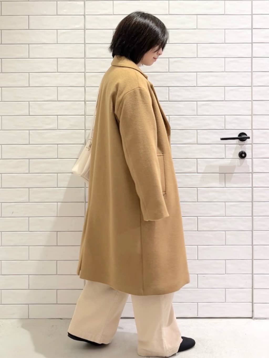 しおりさんの「OPAQUE.CLIP｜カシミヤブレンドウールチェスターコート」を使ったコーディネート
