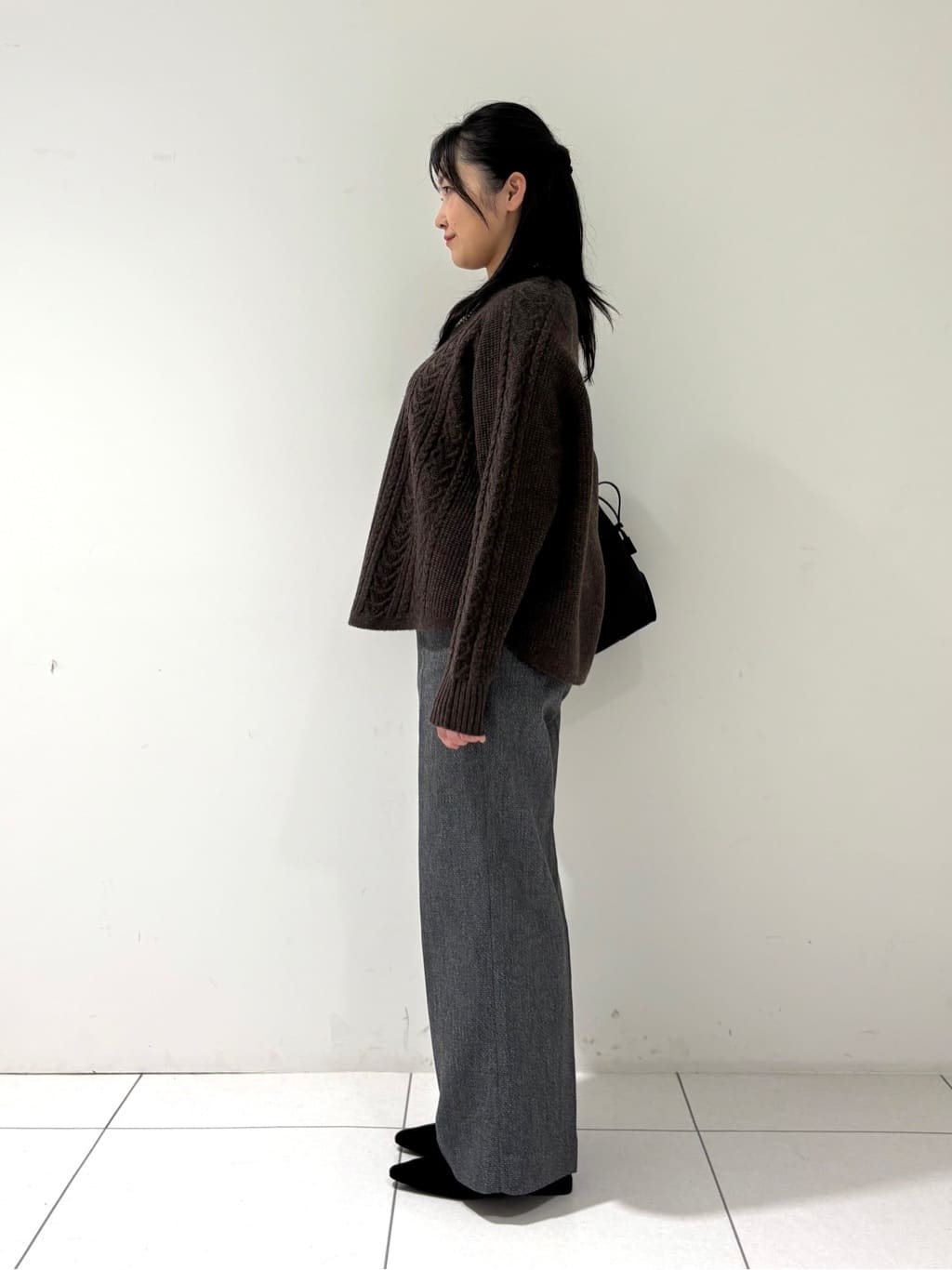 momokoさんの「INDIVI｜【洗える】ケーブルデザイン ラウンドヘムニット」を使ったコーディネート