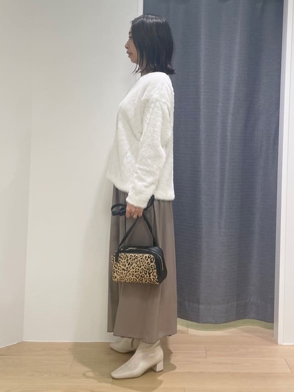 Mikoさんの「INDIVI｜【洗える】エアリーシャギートップス」を使ったコーディネート