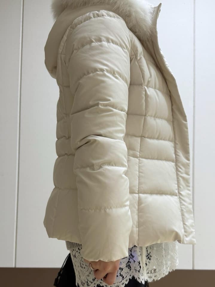 Rikoさんの「INDIVI｜【名品／撥水／抗菌防臭】ショート丈リサイクルダウンコート」を使ったコーディネート