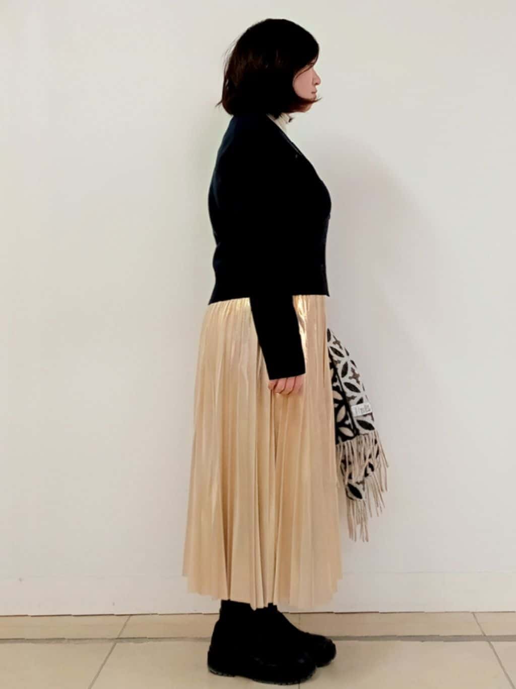 emiさんの「DRESSTERIOR｜ミラノリブカーディガン」を使ったコーディネート