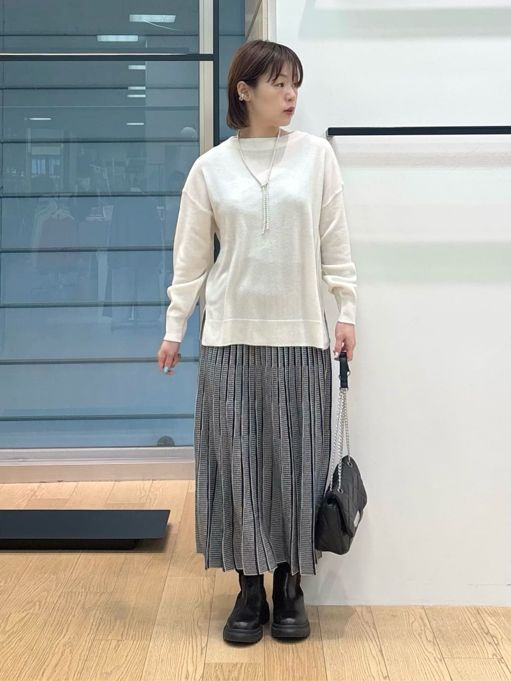asamiさんの「INDIVI｜【洗える／カシミヤ混】ボトルネック ドルマンスリーブニット」を使ったコーディネート
