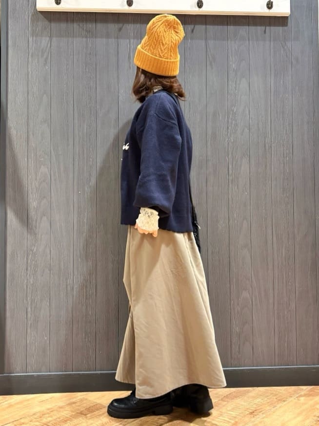 meiさんの「SHOO･LA･RUE｜【洗濯機可/S-LL】裾スカラップが差がつく コード刺繍ロゴニット」を使ったコーディネート