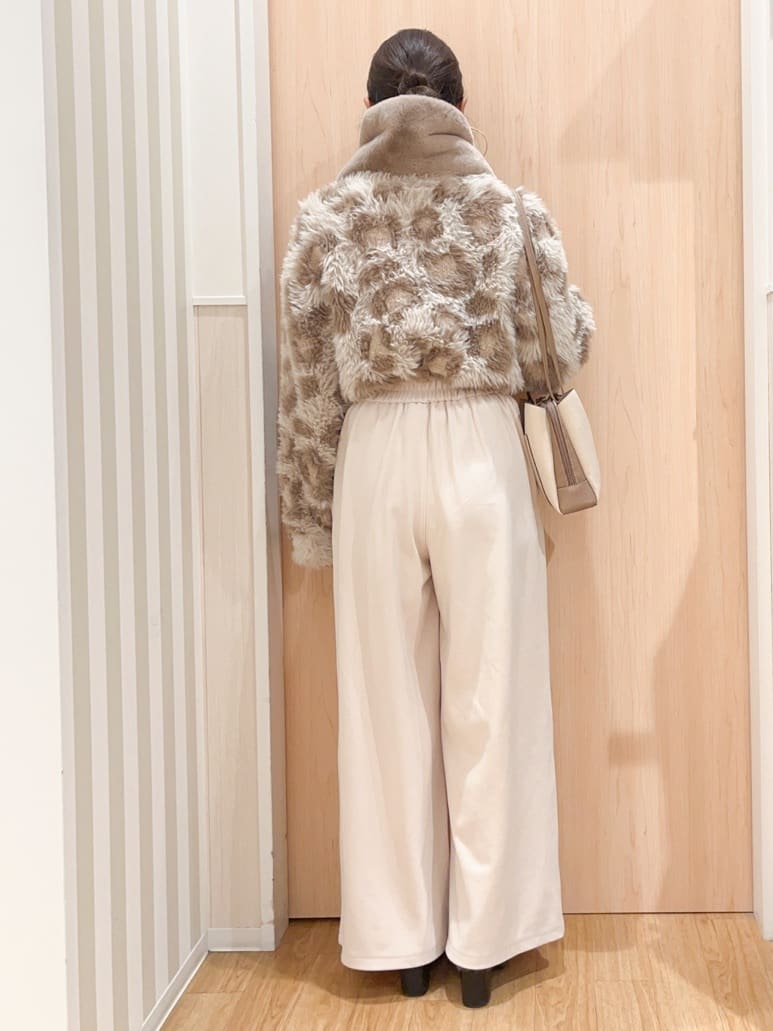 natsumiさんの「SHOO･LA･RUE｜【着丈選べる/きっと虜になる】あったかもちもち ワイドパンツ」を使ったコーディネート