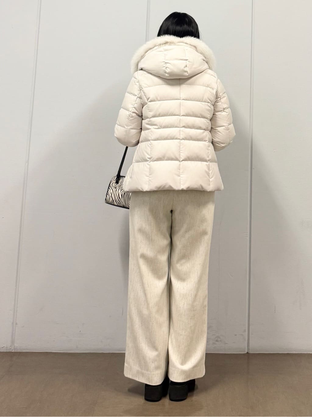mizukiさんの「INDIVI｜【名品／撥水／抗菌防臭】ショート丈リサイクルダウンコート」を使ったコーディネート