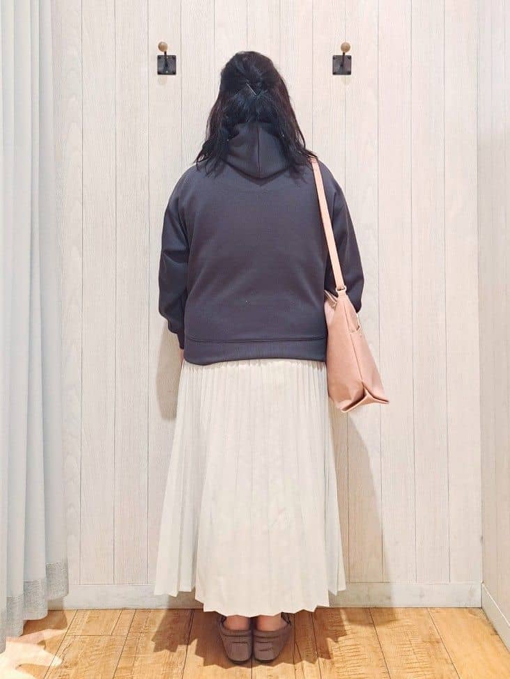 kotomiさんの「SHOO･LA･RUE｜【セットアップ可/S-LL/なめらかタッチ】選べる3柄 ロゴ入りプルパーカ」を使ったコーディネート