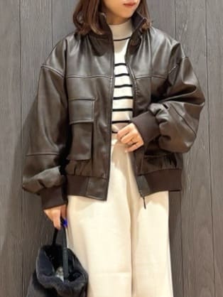 meiさんの「SHOO･LA･RUE｜【S-LL】大人綺麗 レザー調リブブルゾン」を使ったコーディネート