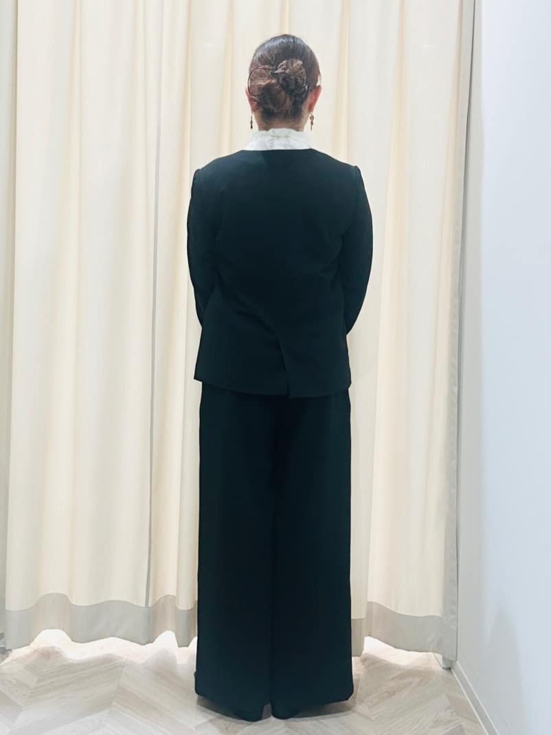 ちはるさんの「SHOO･LA･RUE｜【洗濯機可/セットアップ可/S-3L】きちんと楽に。カットジョーゼットノーカラージャケット」を使ったコーディネート