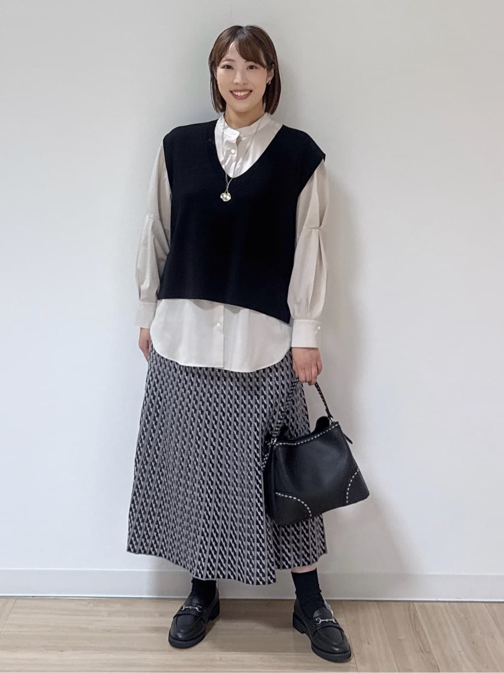 amiさんの「Reflect｜【さらっと一枚で決まる／重ね着にもおすすめ◎】タックスリーブシャツブラウス」を使ったコーディネート