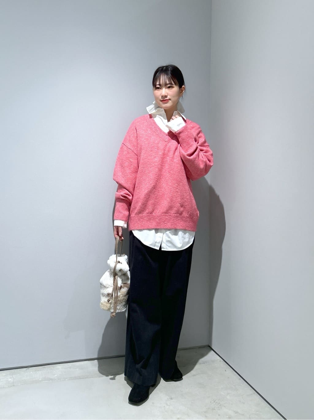 Renoさんの「INDIVI｜【再入荷】レイヤーネックメランジラメニット」を使ったコーディネート