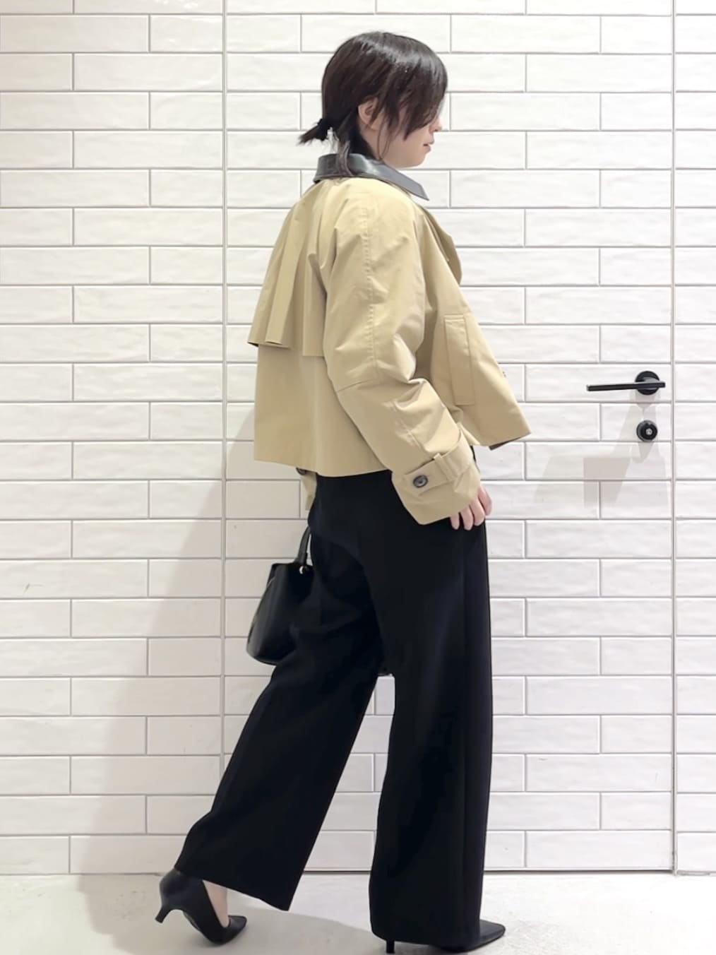 しおりさんの「OPAQUE.CLIP｜ショルダータックショートニット【洗濯機OK】」を使ったコーディネート