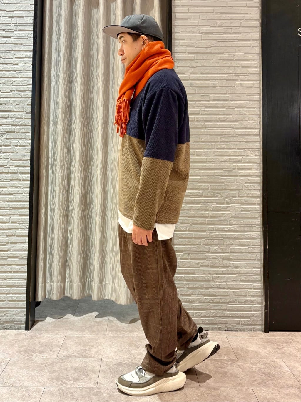 Pーyamaさんの「THE SHOP TK｜バイカラー モール風長袖Tシャツ」を使ったコーディネート