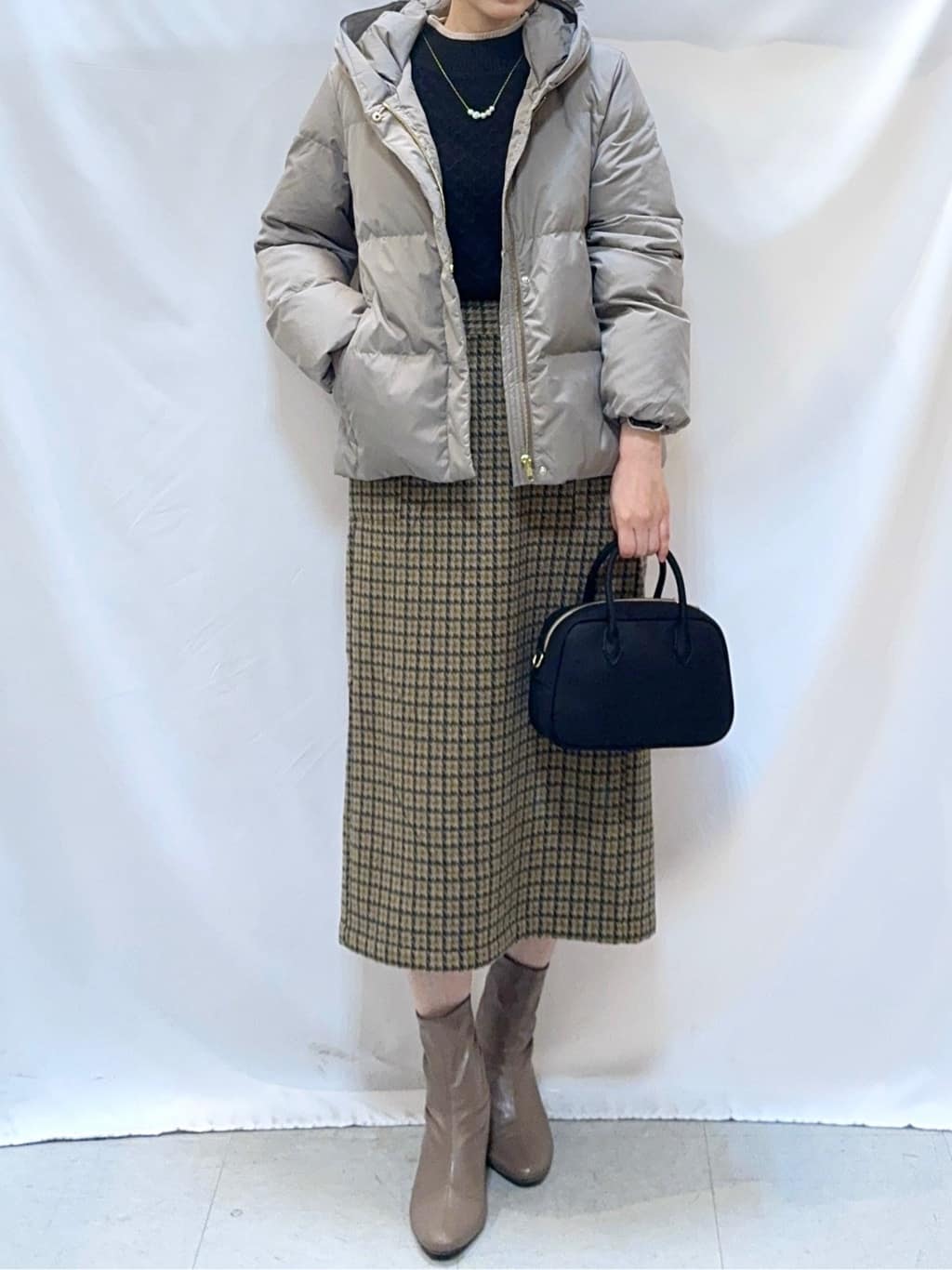 𝐇𝐢𝐫𝐨𝐦𝐢さんの「SHOO･LA･RUE｜【撥水/洗える】ショートフーディーダウン」を使ったコーディネート