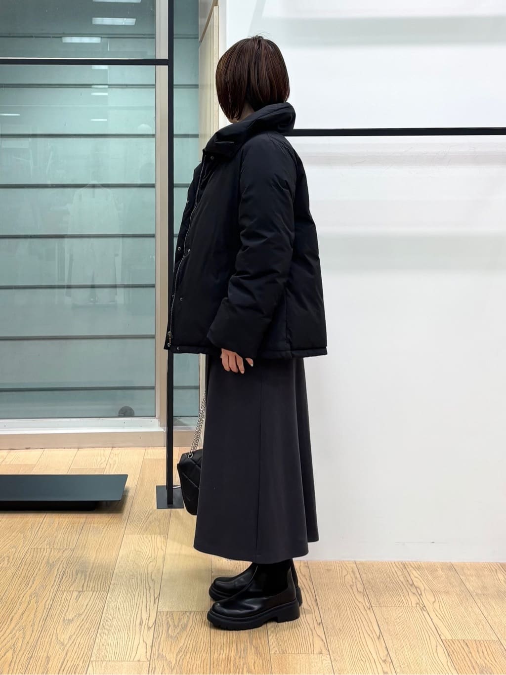 asamiさんの「INDIVI｜【洗える／カシミヤ混】ミドルゲージVネックニット」を使ったコーディネート