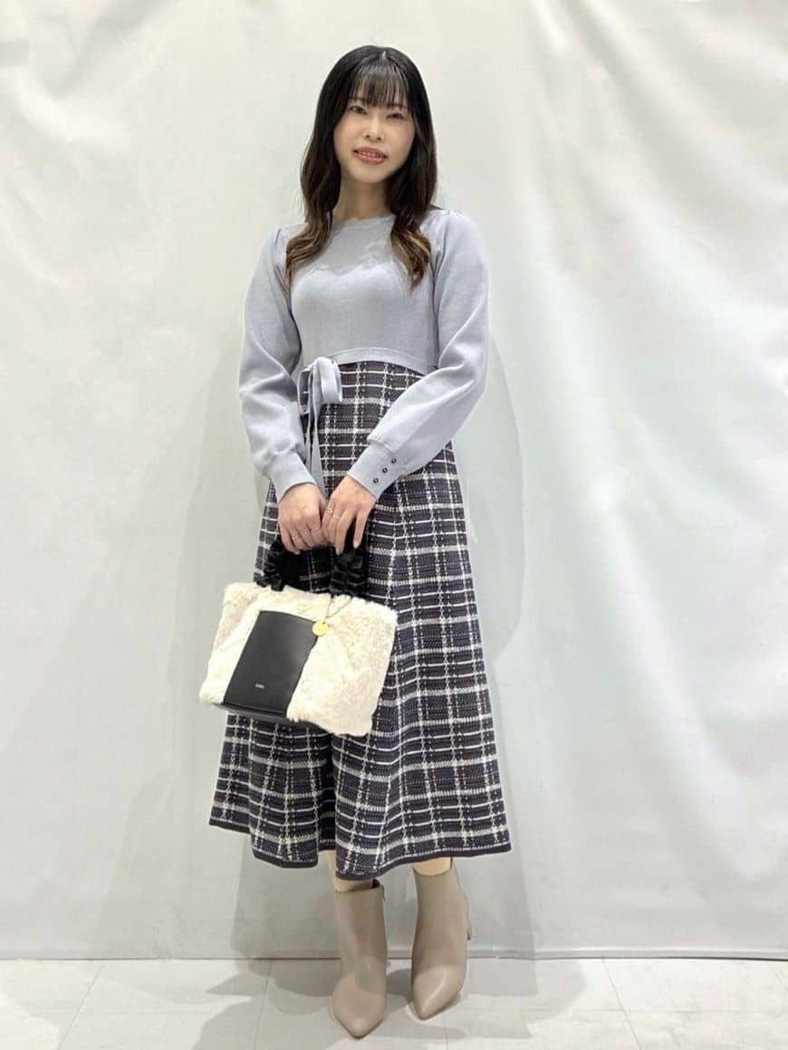 komaさんの「OPAQUE.CLIP｜チェックラメジャカードニットワンピース」を使ったコーディネート