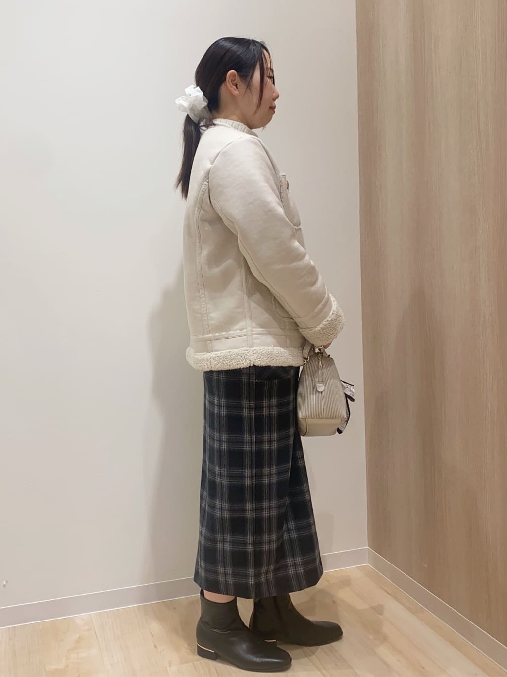 HANAさんの「grove｜フェイクムートンボアジャケット」を使ったコーディネート