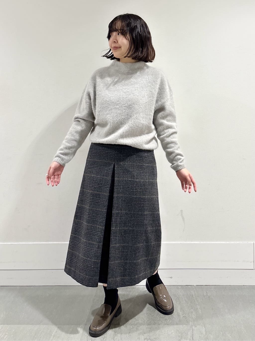 モエカさんの「UNTITLED｜【大人な品格/ふわふわニット】フォックスカシミヤ コクーンニット」を使ったコーディネート