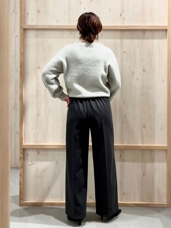nakoさんの「THE SHOP TK｜【洗える】上品にきらめく フェザーラメニット」を使ったコーディネート