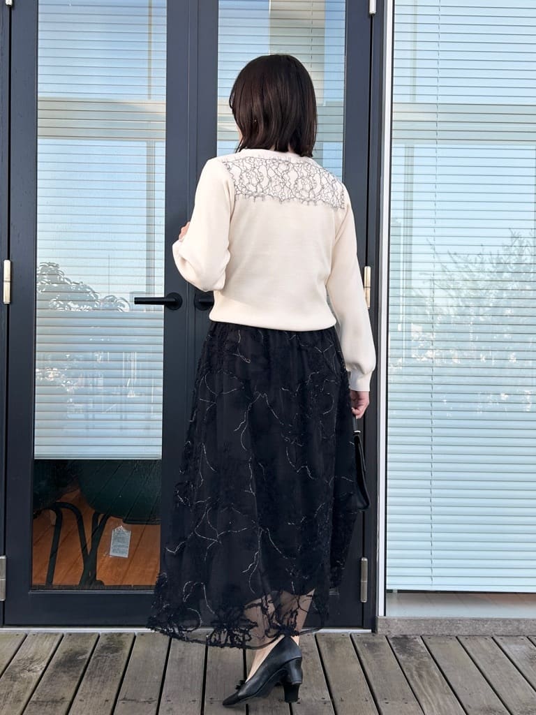 shinoさんの「Couture brooch｜【ハレの日・通勤】ラメ刺繍ブークレチュールスカート」を使ったコーディネート