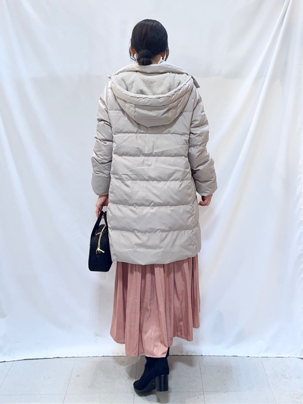 𝐇𝐢𝐫𝐨𝐦𝐢さんの「SHOO･LA･RUE｜【洗濯機可/撥水】フェイクファーフード ロングダウン」を使ったコーディネート