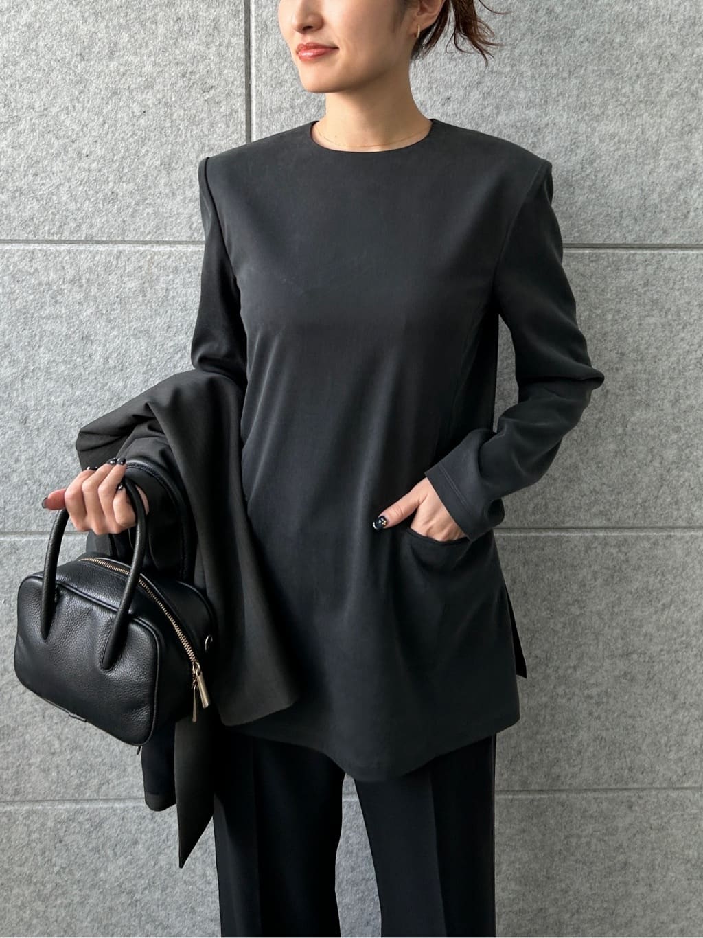 harunaさんの「CODE A｜line zip trousers」を使ったコーディネート