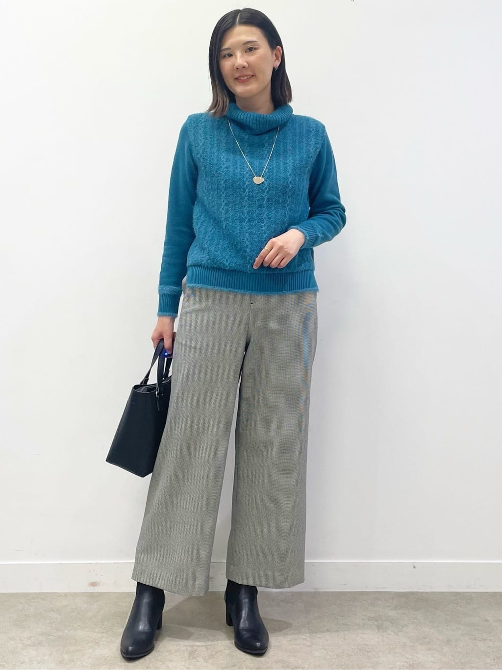 あやたかさんの「Reflect｜【ほんのりラメ感◎】ふわふわフェザーヤーンハイネックニット」を使ったコーディネート