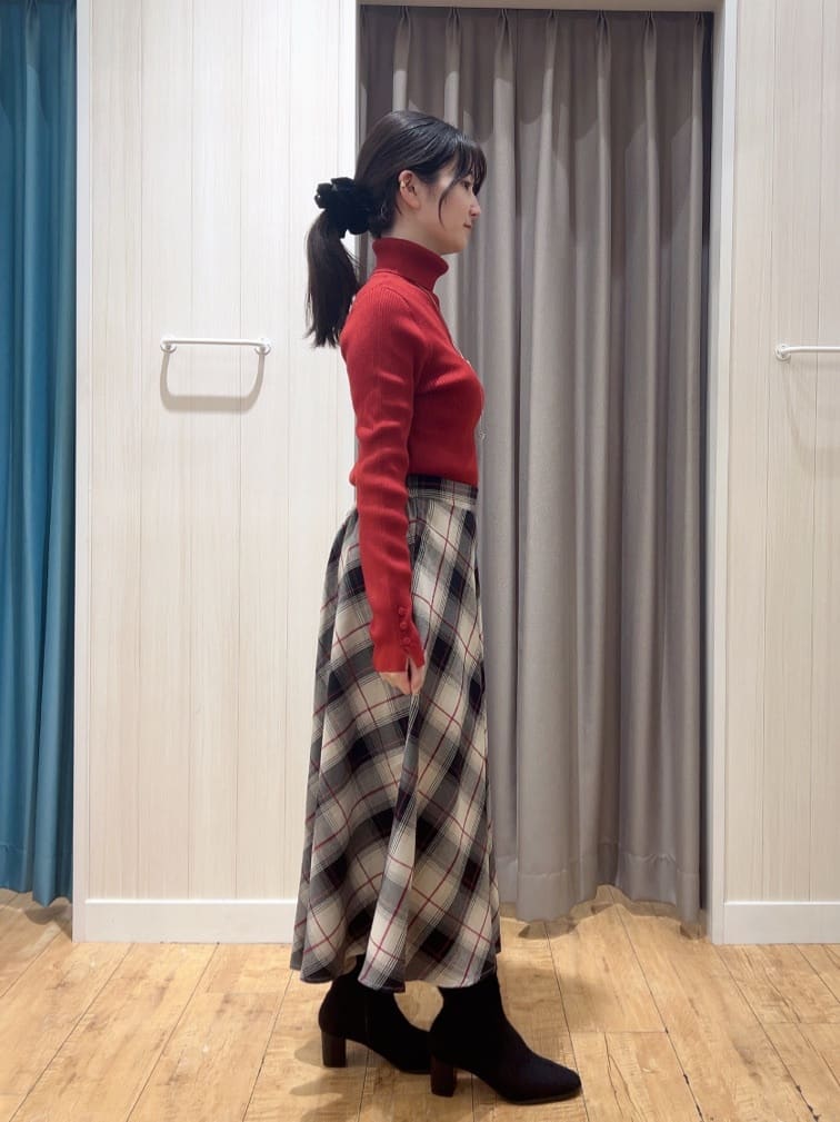 moneさんの「SHOO･LA･RUE｜【絶妙なゆるピタ/洗濯機可】ちくちくしにくい リブタートルネック やわらかニット【CIRCRIC】」を使ったコーディネート