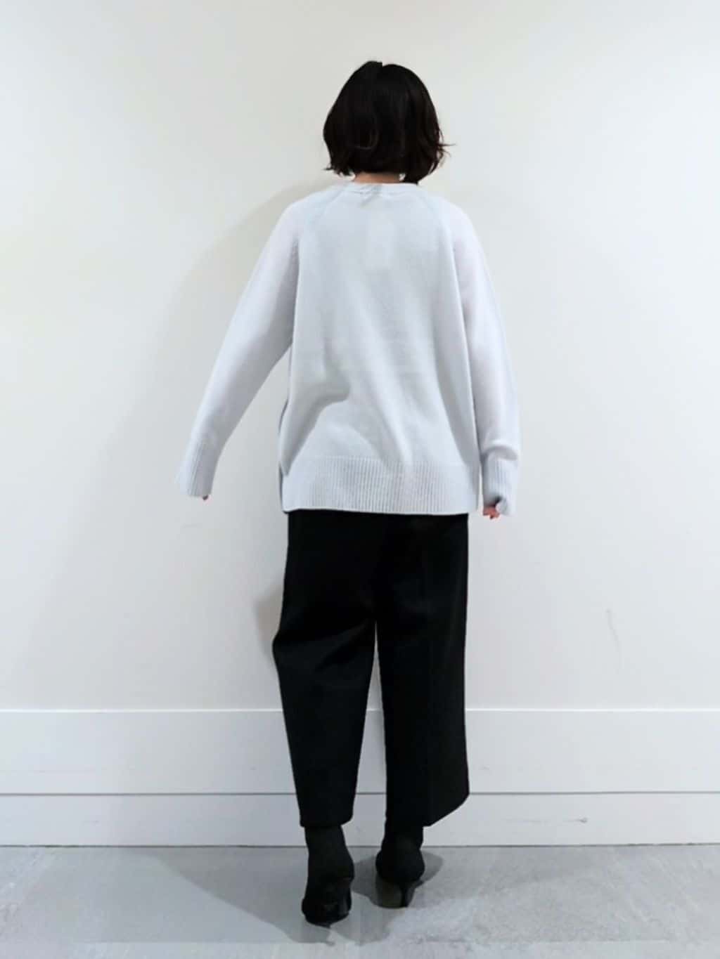 ミズタさんの「UNTITLED｜【重ね着もおすすめ/洗える】ウールカシミヤ クルーネックニット」を使ったコーディネート