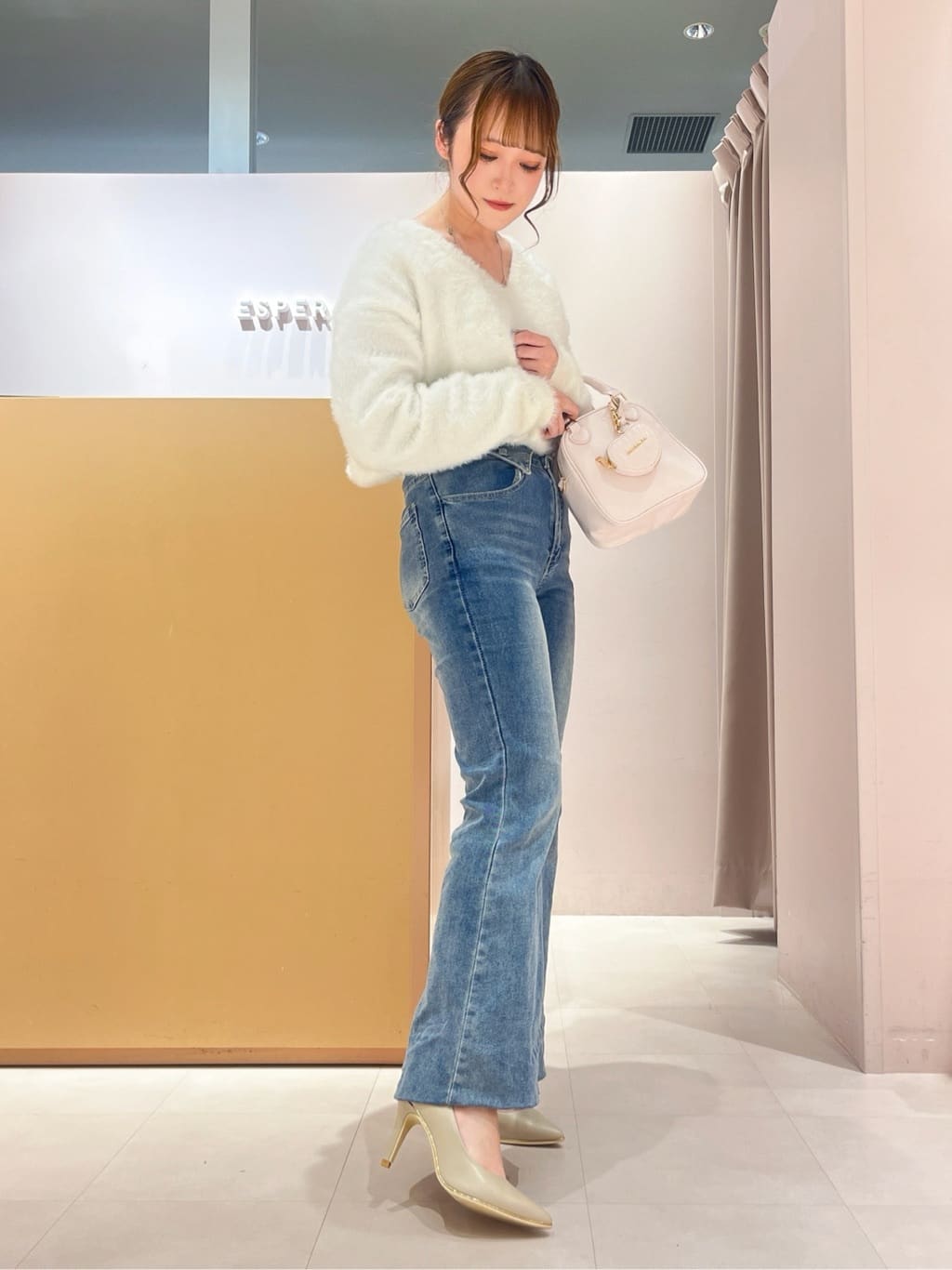 このかさんの「ESPERANZA｜【レイン対応/12時間パンプス】約8.5cm　歩きやすくて疲れにくい」を使ったコーディネート