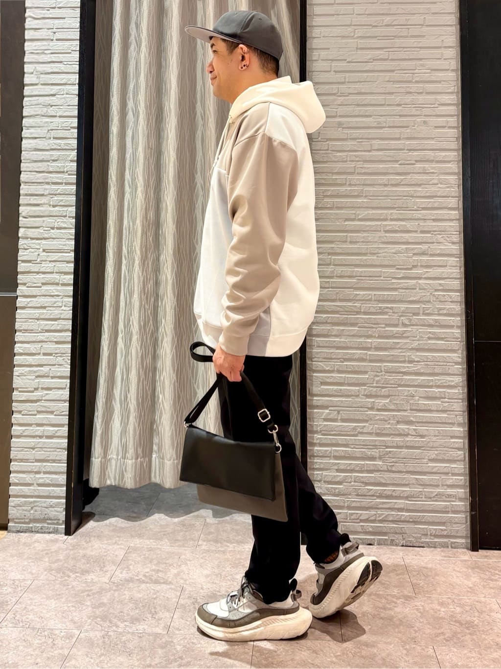 Pーyamaさんの「THE SHOP TK｜【大人の為の絶妙バランス】パネル切替パーカ 濯機機OK」を使ったコーディネート