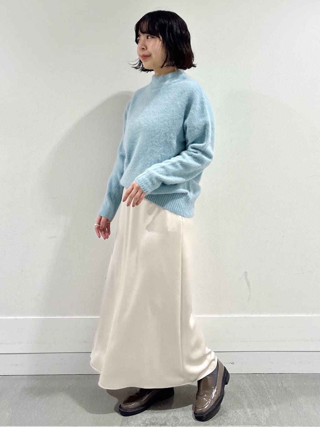 モエカさんの「UNTITLED｜【大人な品格/ふわふわニット】フォックスカシミヤ コクーンニット」を使ったコーディネート