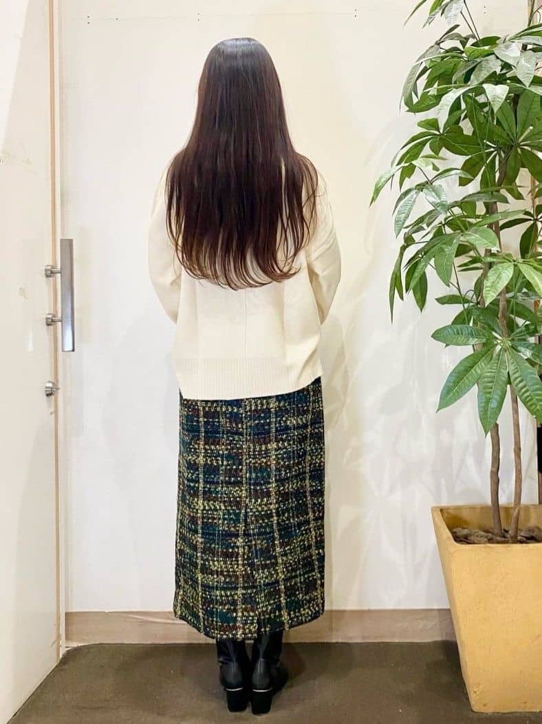 AYUMIさんの「SHOO･LA･RUE｜【S-LL】ミックスカラーで高見え ラメツイード ナロースカート」を使ったコーディネート