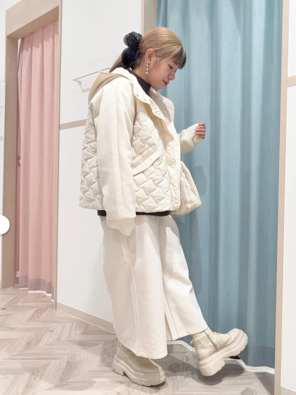 まちゃんなちゃんさんの「SHOO･LA･RUE｜【S-LL】異素材使いが目を惹く キルトフードブルゾン」を使ったコーディネート