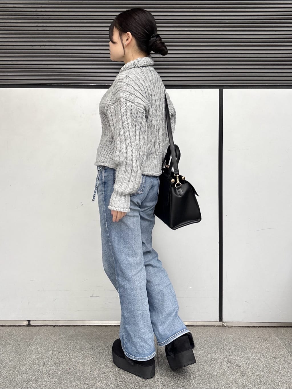 まっきーさんの「ESPERANZA｜厚底2WAYフェイクムートンサボ」を使ったコーディネート