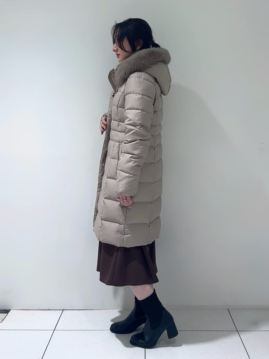 そんさんの「INDIVI｜【名品／撥水／抗菌防臭】ロング丈リサイクルダウンコート」を使ったコーディネート